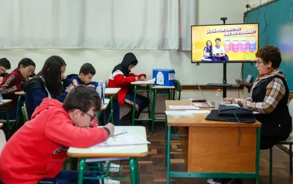 Seed realiza consulta com professores e diretores da rede estadual