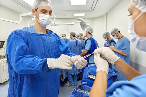 Hospital do Trabalhador realiza aplicação inédita de polilaminina