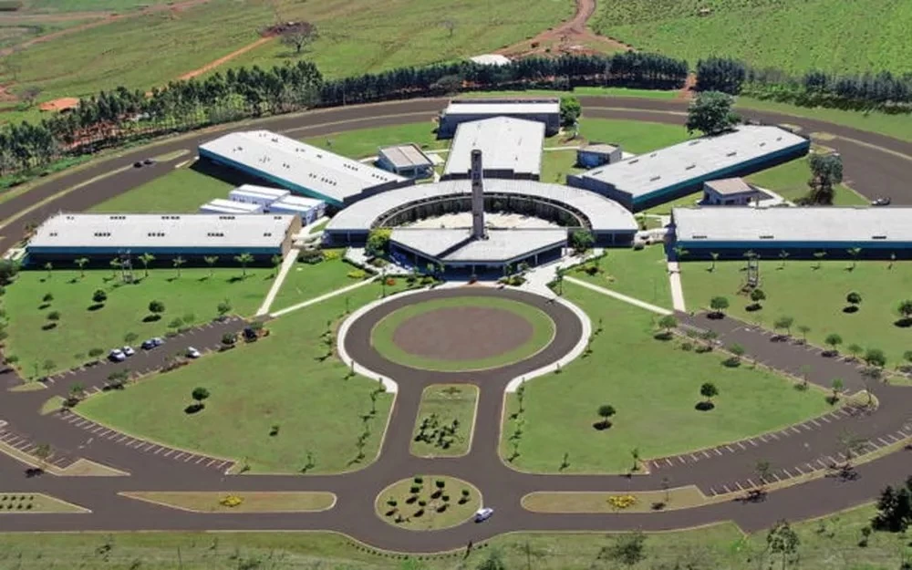 Unifio sedia quadrangular e lança projeto social de futsal